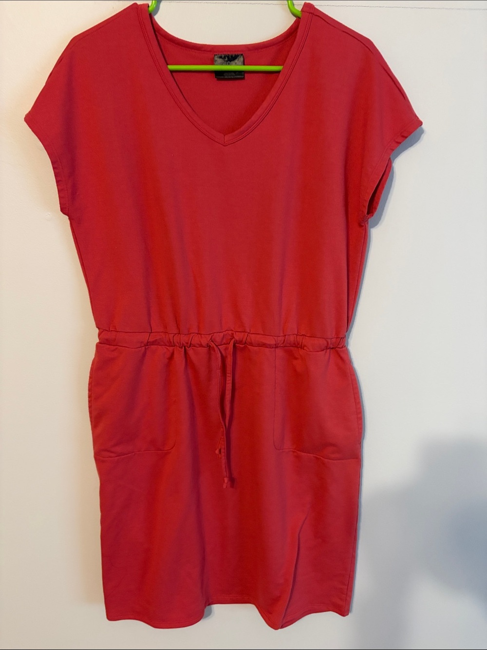 32 Degrees deep burnt red. V-Neck Drawstring Casual Dress with pockets. Med.